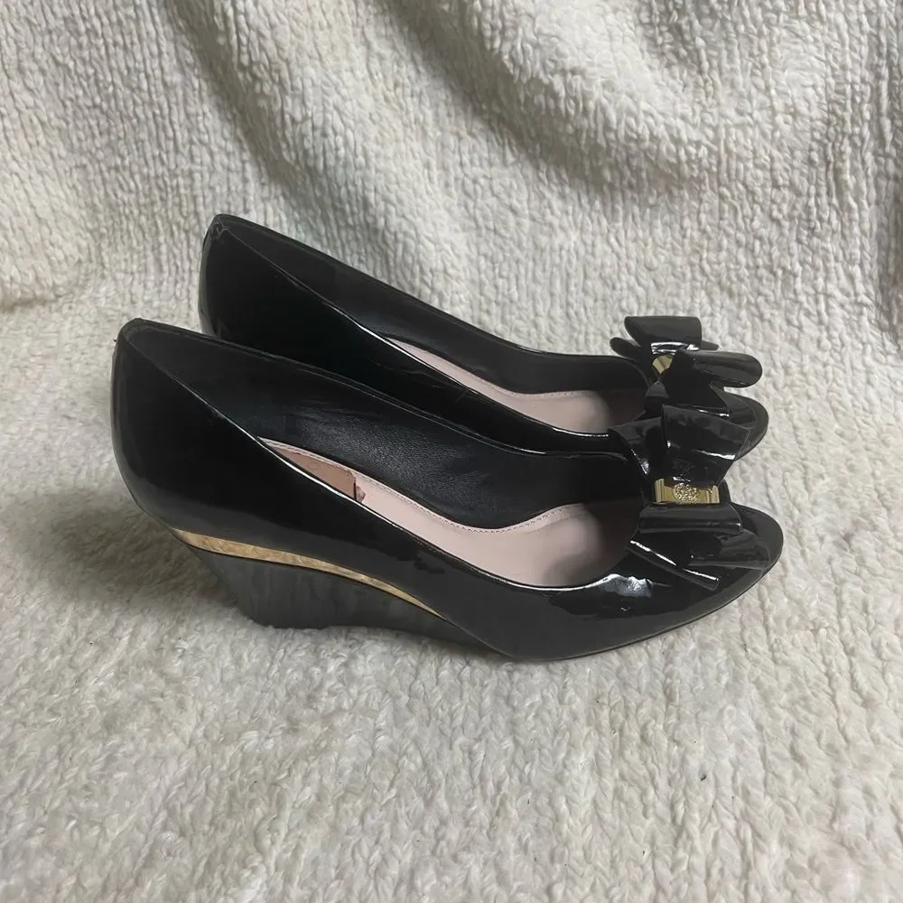 Vince Camuto leather patent Black Wedge Shoes peep toe with Bow Accent SZ9M